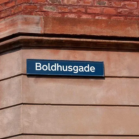 Large With Canal View In Cph *