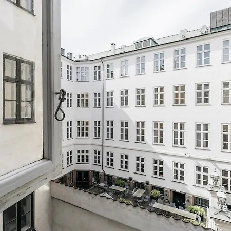 Apartment Large With Canal View In Cph