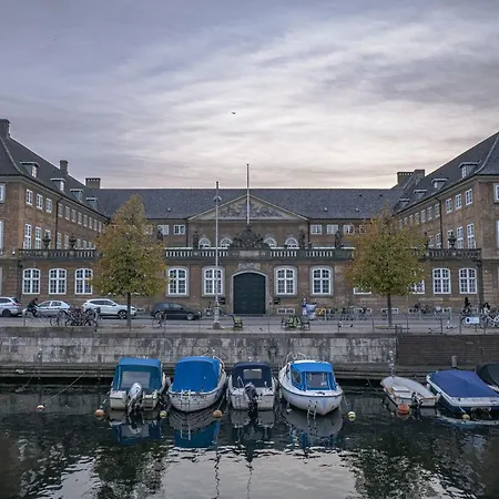 Large With Canal View In Cph Apartment