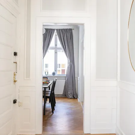 Apartment Large With Canal View In Cph