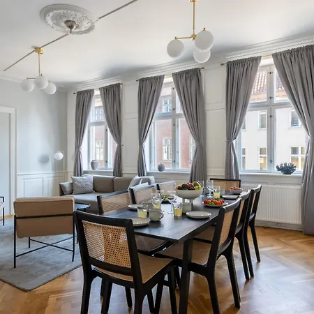 Apartment Large With Canal View In Cph