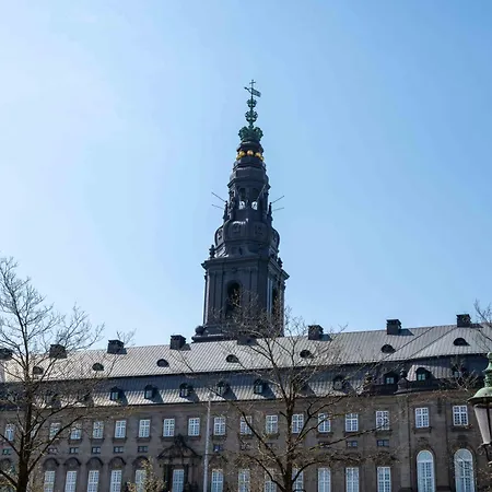 Large With Canal View In Cph Apartment